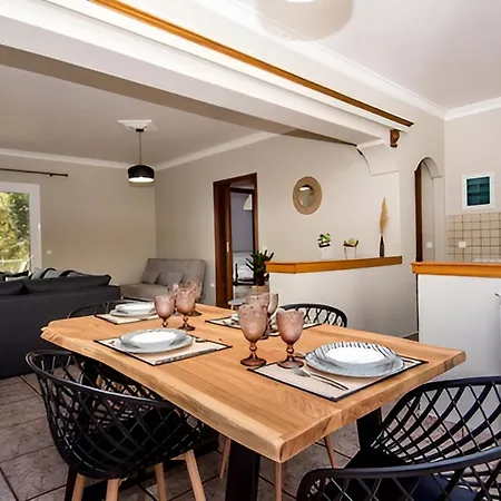 Aristotelis Lakithra-alexandra Apartment *